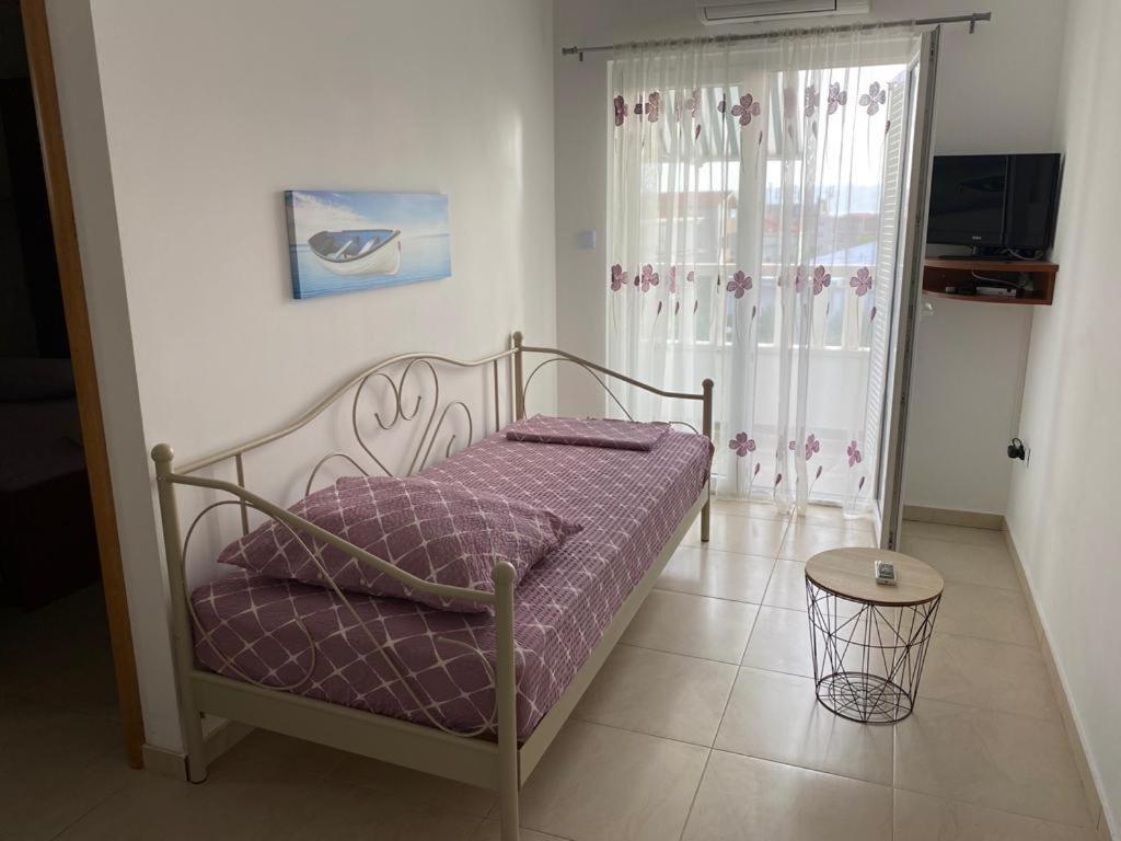 Apartmani Znaor Baska Voda Bagian luar foto