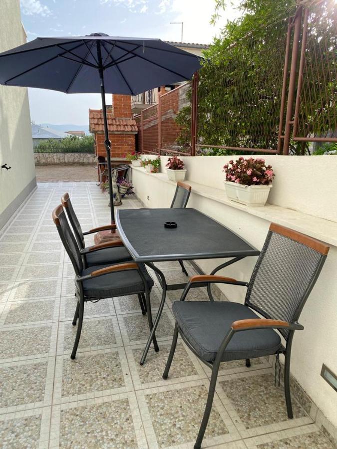 Apartmani Znaor Baska Voda Bagian luar foto