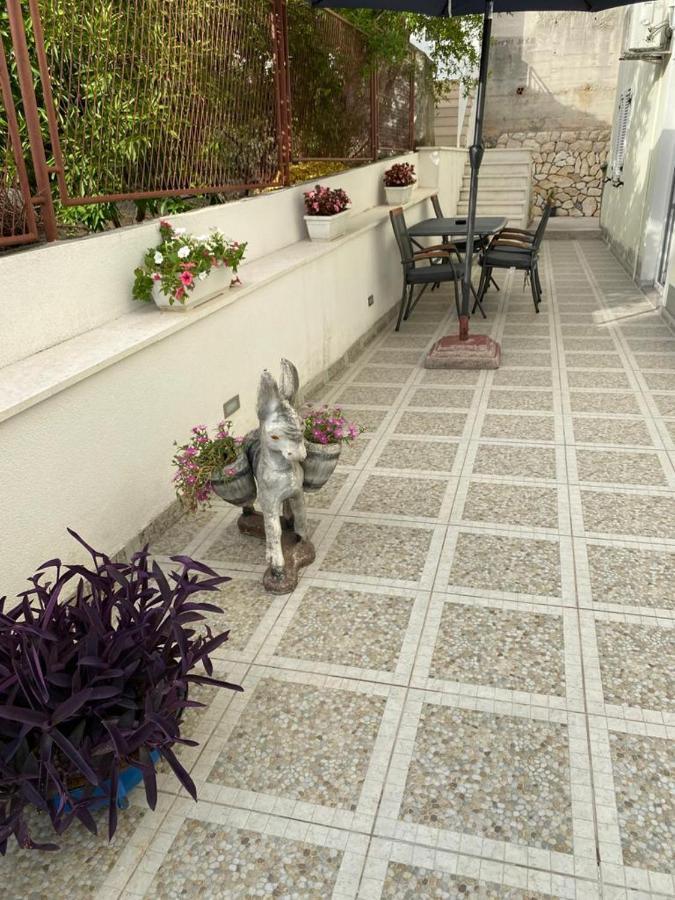 Apartmani Znaor Baska Voda Bagian luar foto