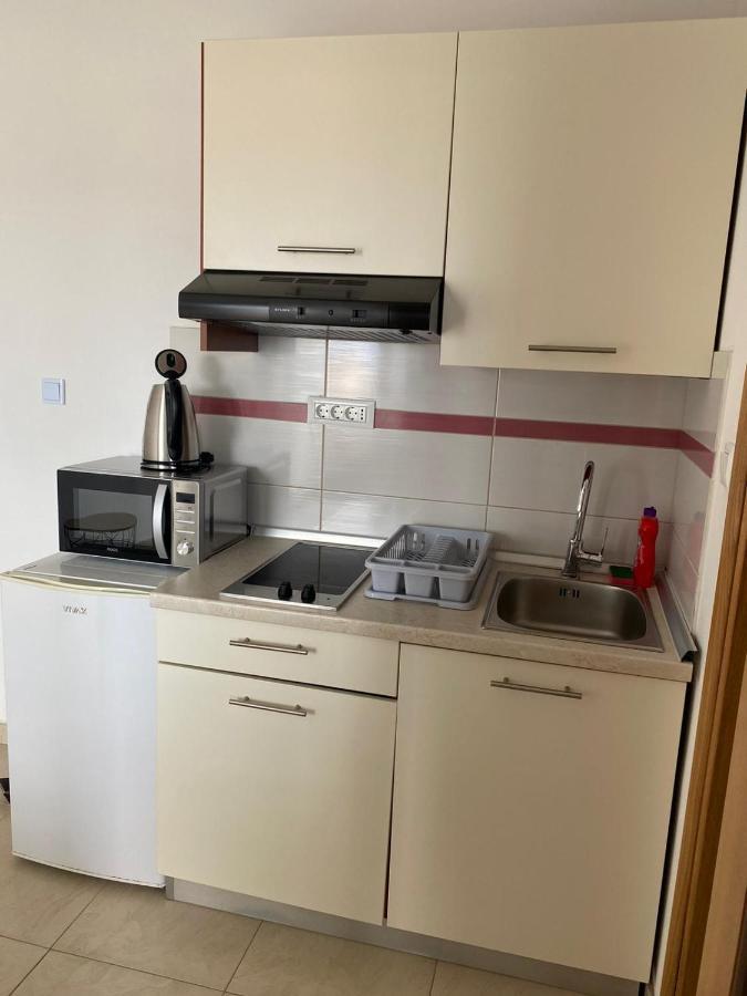 Apartmani Znaor Baska Voda Bagian luar foto