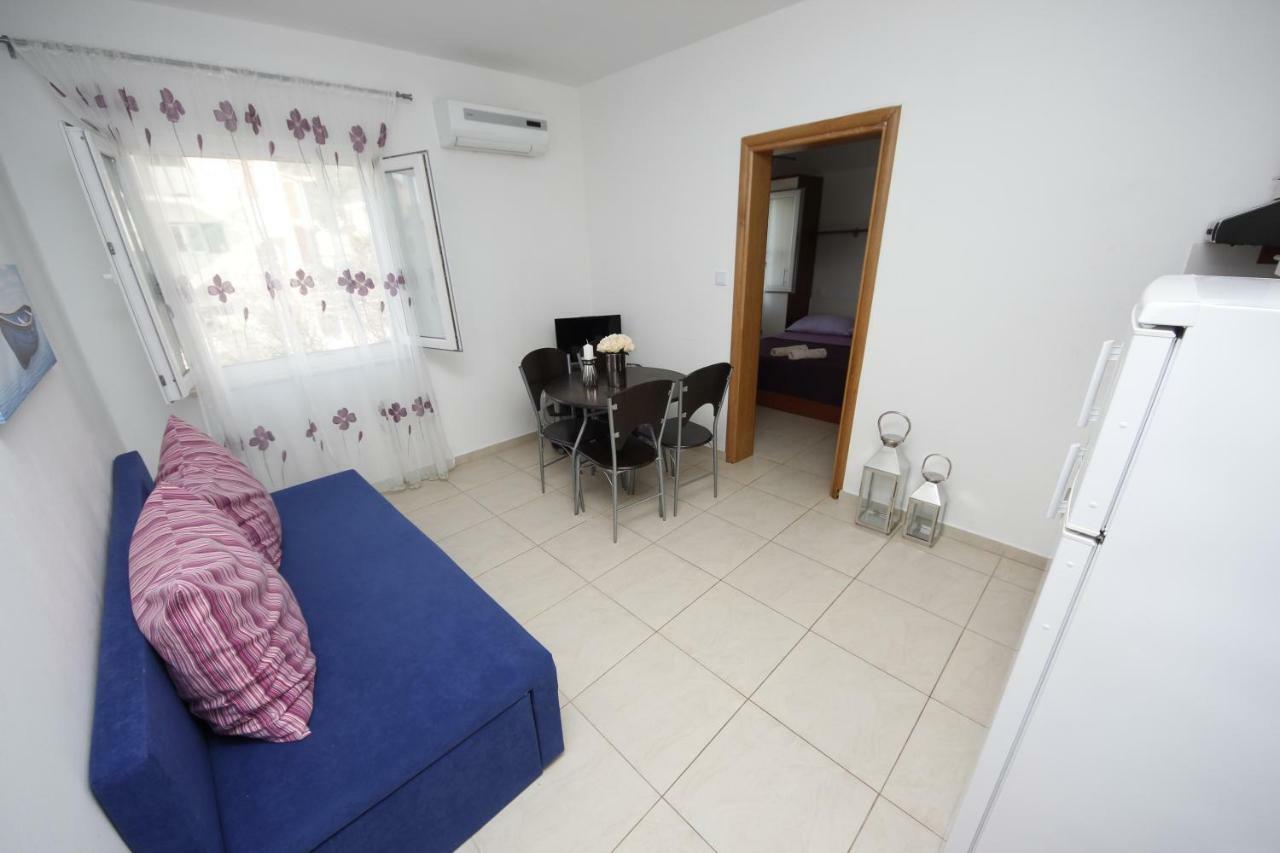 Apartmani Znaor Baska Voda Bagian luar foto