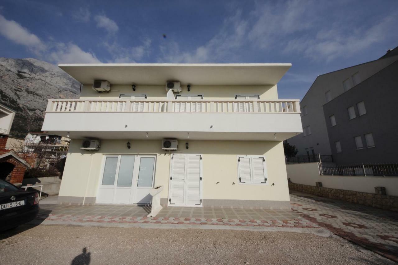 Apartmani Znaor Baska Voda Bagian luar foto